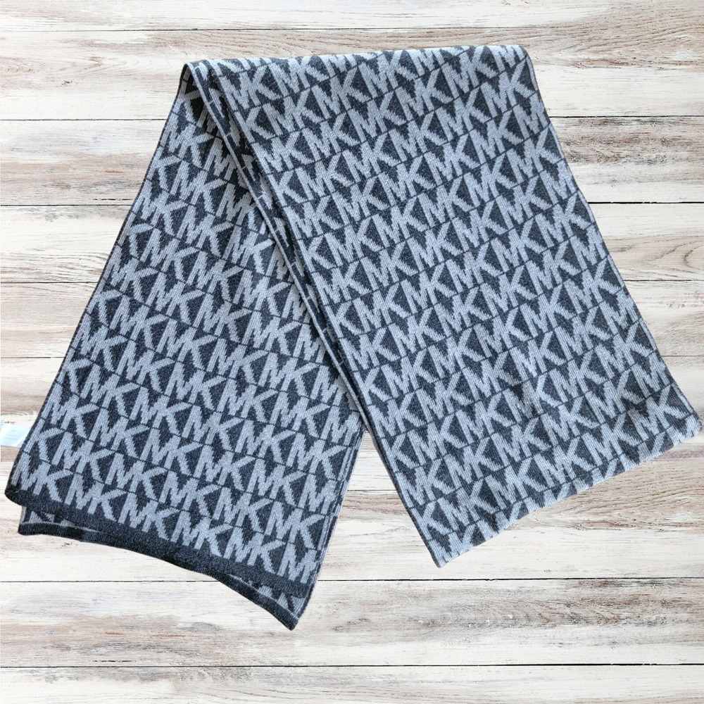 Michael Kors MK‎ Logo Scarf Knit Acrylic Gray Fashion Accessory